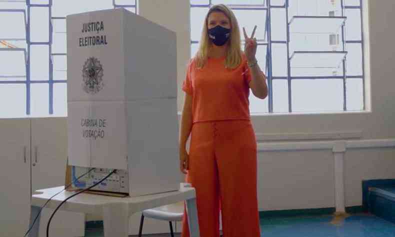 Elisa votou por volta das 11h no Colgio Marista Diocesano(foto: Divulgao/Redes Sociais)