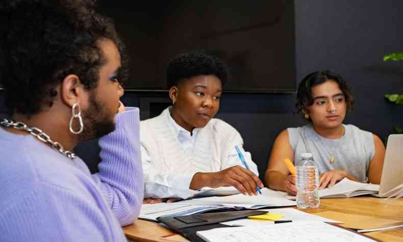 Pessoas negras em uma reunio de trabalho