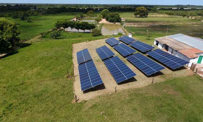 Usina fotovoltaica instalada na Fazenda Vista Alegre, em Manga, de 110 hectares(foto: Divulgação) Usina fotovoltaica instalada na Fazenda Vista Alegre, em Manga, de 110 hectares(foto: Divulgação)