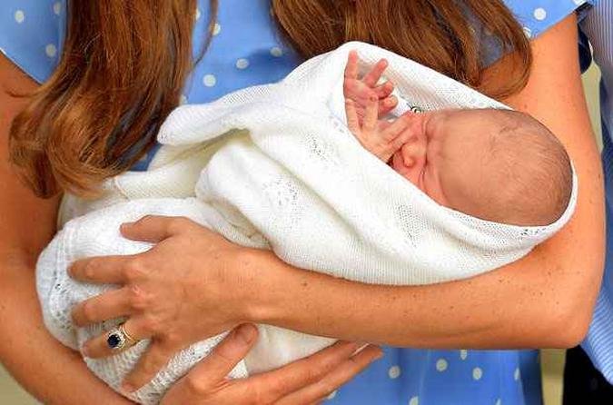 Filho de Kate e William nasceu com 3,8 kg(foto: JOHN STILLWELL / POOL / AFP)
