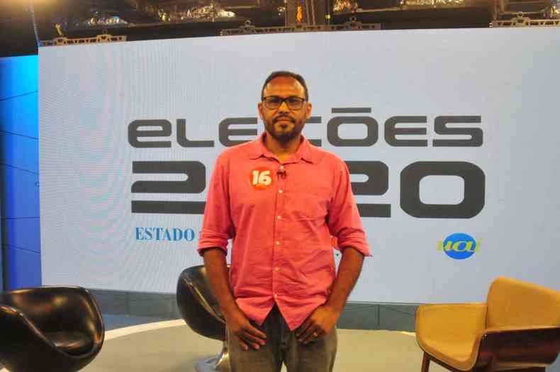 O candidato Wanderson Rocha (PSTU) foi entrevistado por jornalistas dos Dirios Associados(foto: Tlio Santos/EM/D.A Press)