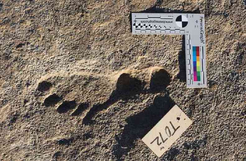 Uma das pegadas atribudas pelos pesquisadores a crianas ou adolescentes que viveram h mais de 20.000 anos no continente americano