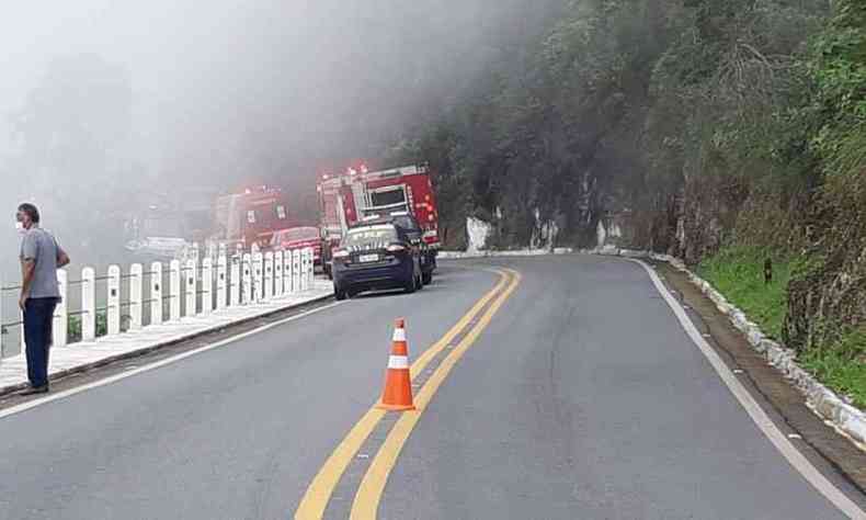 Acidente aconteceu na BR-459, que liga o Vale do Paraba ao Sul de Minas Gerais(foto: PRF/Divulgao)