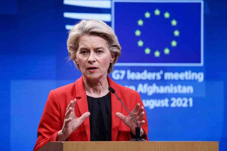 Ursula Von der Leyen, presidente da Comisso Europeia, disse que espera que mais europeus se vacinem(foto: Kenzo TRIBOUILLARD / AFP)