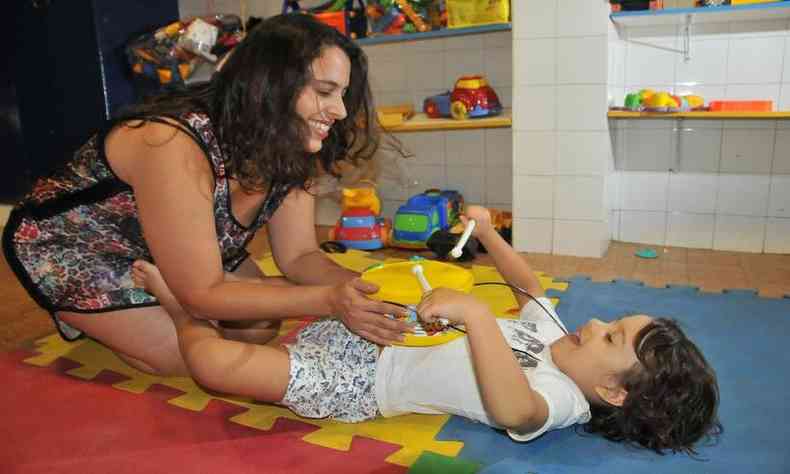 Camila brinca com o filho Theo(foto: Marcos Vieira/EM/D.A Press)