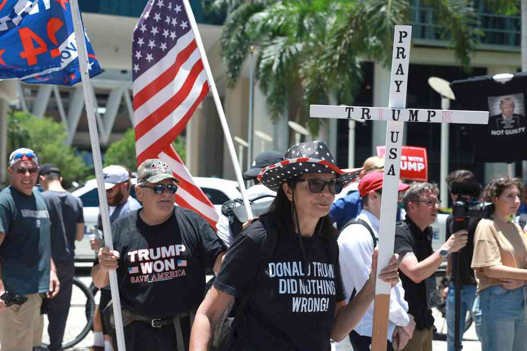 Fotos Trump Se Apresenta à Justiça Nos Eua Estado De Minas 