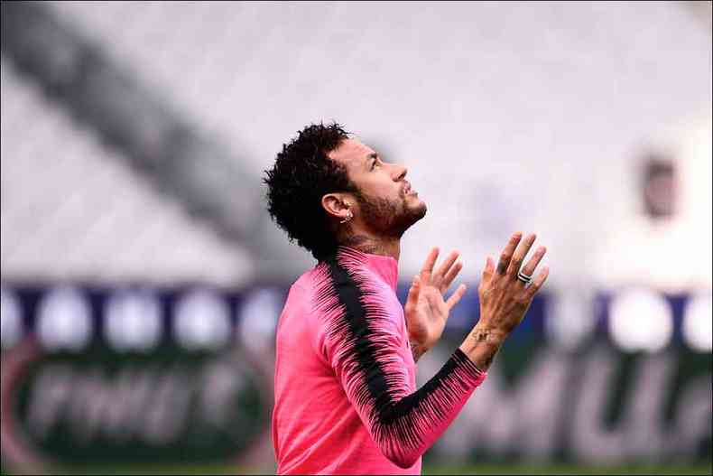 Neymar voltou aos gramados em 21 de abril e no sbado agrediu um torcedor e criticou companheiros de time publicamente(foto: Anne-Christine POUJOULAT/AFP)