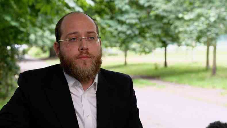 Eli Spitzer, um professor que integra a comunidade ortodoxa em Londres, diz que alguns rabinos acreditam que mulheres que procurarem ajuda na legislao tero iniciado 'processo irreversvel'(foto: BBC)