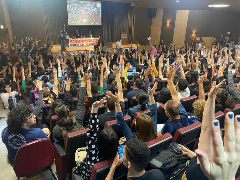 Na manh da ltima quarta-feira (30/8), trabalhadores se reuniram em assembleia geral, quando a categoria aprovou o estado de greve