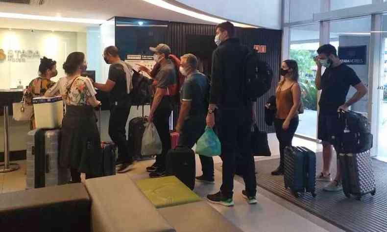 Passageiros que relataram a confuso no voo precisaram ficar em um hotel(foto: Arquivo Pessoal)
