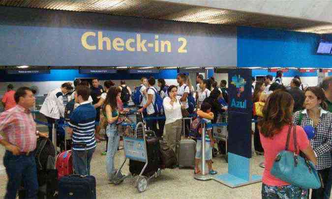 Movimento de passageiros na manh desta quarta-feira no Aeroporto de Confins(foto: Paulo Filgueiras/EM/D.A Press)