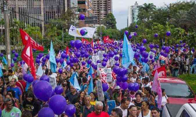 Trabalhadores esto em greve contra a PEC da reforma da Previdncia desde maro (foto: Lidyane Ponciano/Foto Imagem/Sind-UTE/MG)