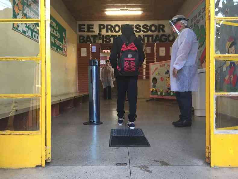 Ansiosos, alunos do Ensino Fundamental da rede estadual de Minas retornam s salas de aula nesta segunda-feira (12/7)(foto: Edsio Ferreira/EM/D.A.Press)