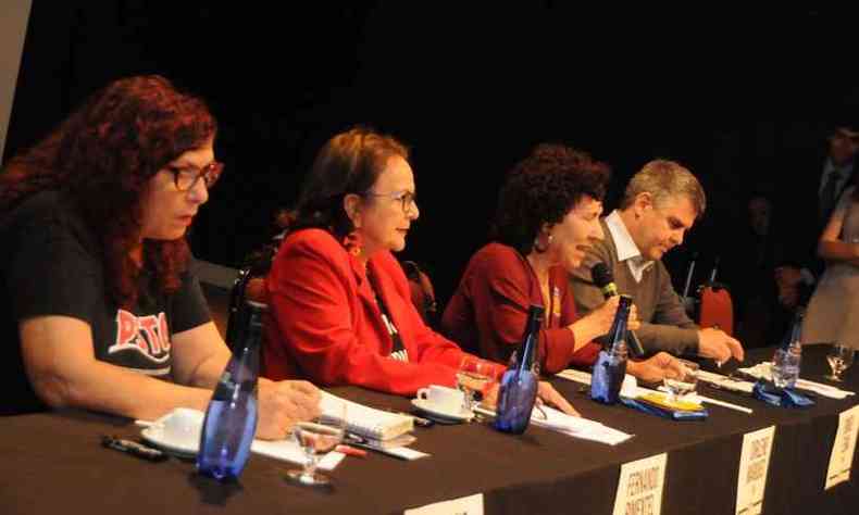 Vitria Melo, J Moraes, Dirlene Marques e Paulo Brant dividiram o tempo do debate(foto: Paulo Filgueiras /EM/D.A Press)
