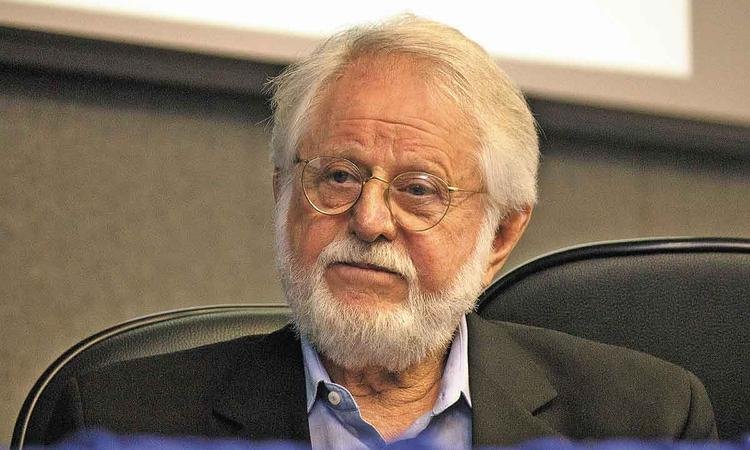 Professor e fil�sofo Celso Favaretto