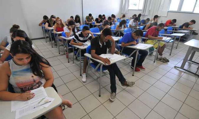 Estudantes prestam exame do Enem, porta de entrada para as universidades federais, que reservam cotas para os que se autodeclararem pretos, pardos e indígenas (foto: Rodrigo Clemente/EM/DA Press - 10/1/16) Estudantes prestam exame do Enem, porta de entrada para as universidades federais, que reservam cotas para os que se autodeclararem pretos, pardos e indígenas (foto: Rodrigo Clemente/EM/DA Press - 10/1/16)