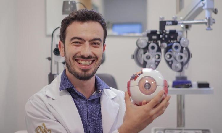 Tiago Cesar, oftalmologista 