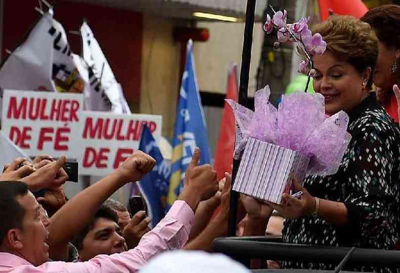 Dilma recebeu flores durante a campanha de 2014