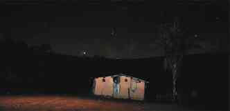 A casa modesta de Ailton Accio da Paixo -  noite, s o cu tem pontos iluminados(foto: Alexandre Guzanshe/EM/D.A Press)