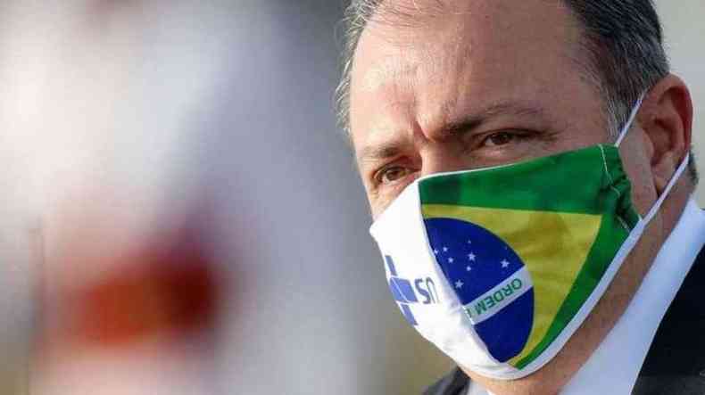 ' uma doena complicada', disse Pazuello, em contraste com o que pensa Bolsonaro, que menospreza o impacto do novo coronavrus