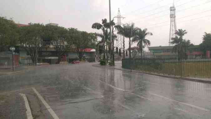 Chuva em Contagem, na altura da Praa da CemigRodrigo Dorneles/Divulgao