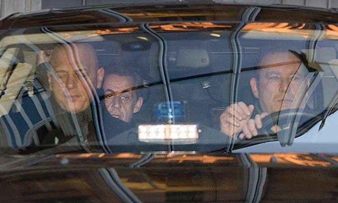 Ex-presidente foi ouvido durante toda a manh� pelo juiz de instru��o do caso(foto: AFP / THOMAS SAMSON )