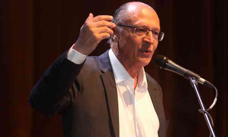 Alckmin disse no ver problema na orientao do DEM de liberar o apoio nos estados(foto: Jair Amaral / EM / D.A. Press)