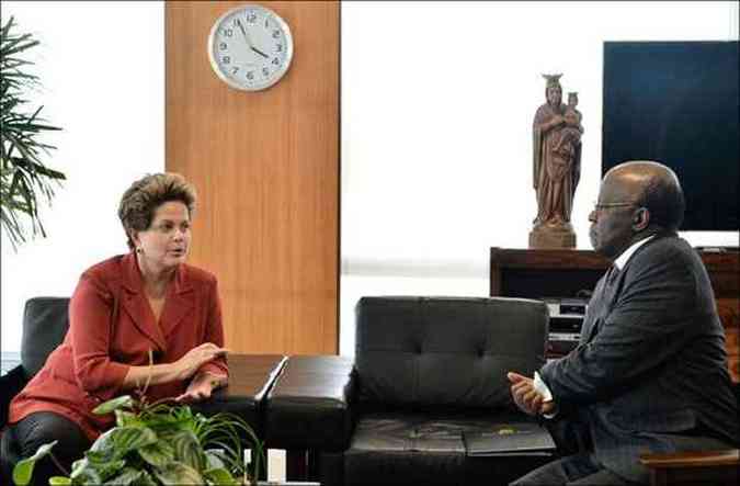 No encontro com a presidente Dilma no palcio do Planalto, Joaquim Barbosa disse ser favorvel  introduo de ' pitadas de vontade popular' no sistema poltico(foto: Monique Renne/CB/D.A Press)