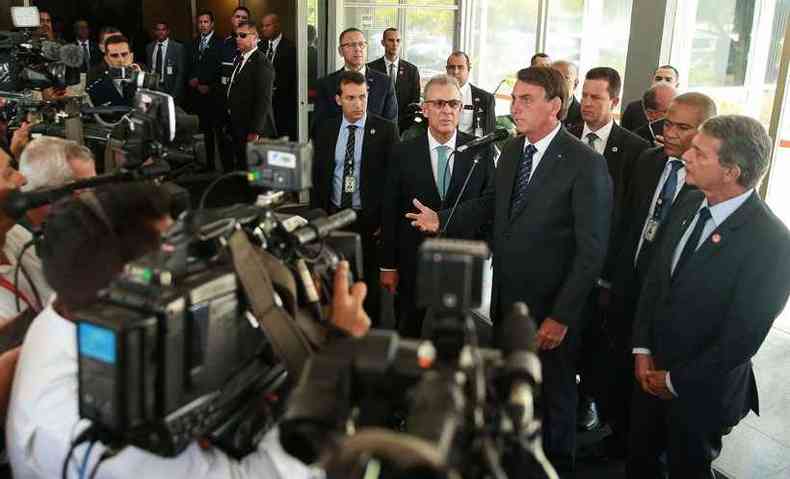 O presidente Jair Bolsonaro fala  imprensa no ministrio de Minas e Energia(foto: Jos Cruz/Agncia Brasil)