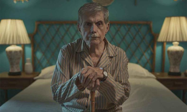 Hctor Bonilla em cena do filme 'Natal, mas Pouco' (2021)