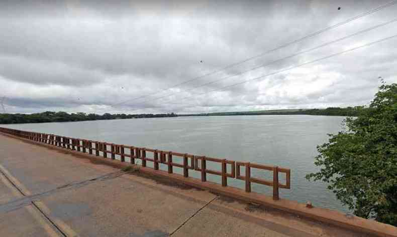 Rio Grande em Conceio das Alagoas onde ocorreu o afundamento do caminho de etanol(foto: Google Streetview)