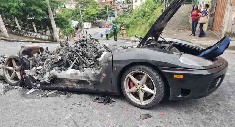 Ferrari queimada
