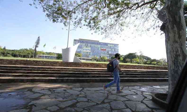 Cmpus Pampulha da UFMG estava praticamente vazio nesta segunda-feira (17/5)(foto: Edesio Ferreira/EM/D.A Press)