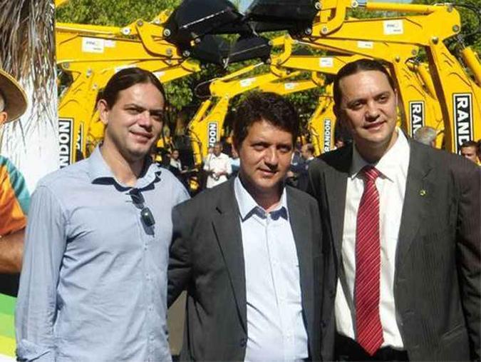 Elismar, Ismar e Weliton podem se aliar ao principal adversário do PT em Uberlândia, base eleitoral da família, o ex-prefeito Odelmo Leão (PP), na disputa pela prefeitura no ano que vem (foto: Reprodução/Facebook) Elismar, Ismar e Weliton podem se aliar ao principal adversário do PT em Uberlândia, base eleitoral da família, o ex-prefeito Odelmo Leão (PP), na disputa pela prefeitura no ano que vem (foto: Reprodução/Facebook)