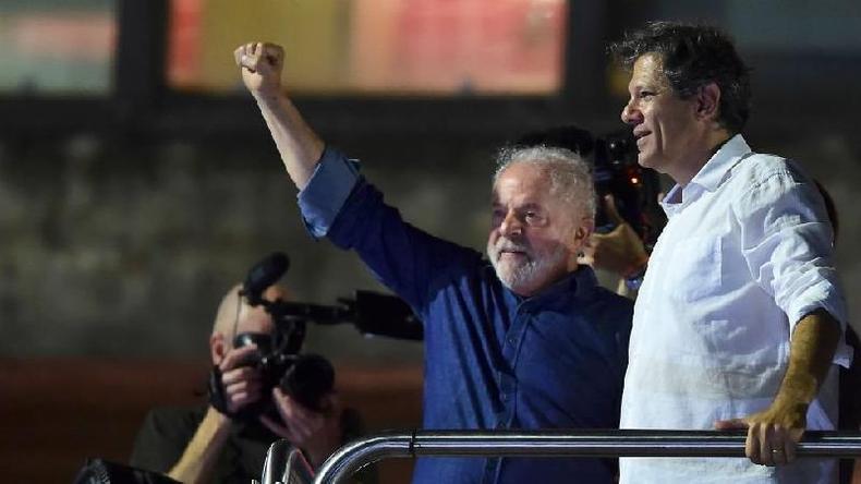 Haddad junto a Lula no dia da vitria no segundo turno da eleio presidencial de 2022