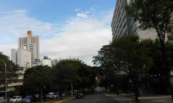 Capital mineira tem céu nublado e temperaturas variam entre 14 e 24 graus nesta terça-feira (foto: Jorge Gontijo/ EM/ D.A Press) Capital mineira tem céu nublado e temperaturas variam entre 14 e 24 graus nesta terça-feira (foto: Jorge Gontijo/ EM/ D.A Press)