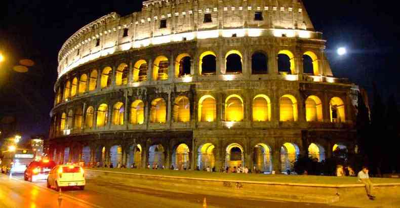 Um dos smbolos da Roma antiga, o Coliseu era frequentado por pessoas de diferentes nacionalidades, incluindo os gladiadores (foto: Carlos Altman/EM/D.A Press)