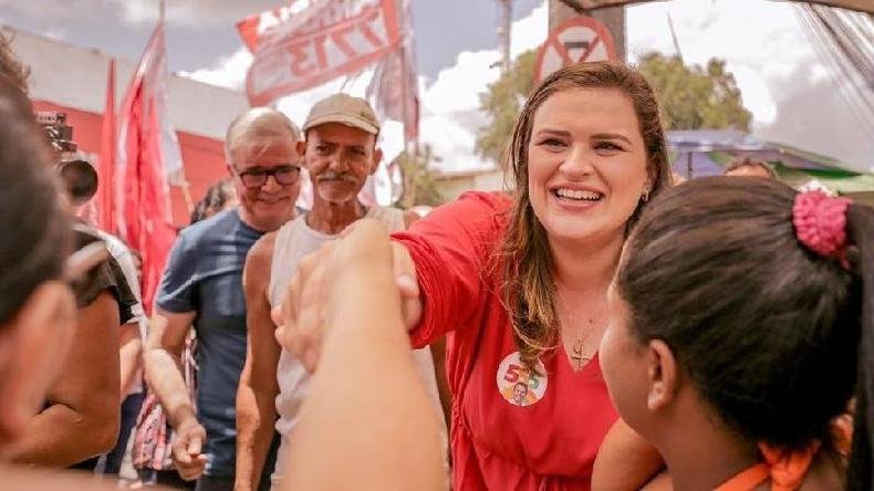Marília Arraes teve um desempenho muito menor do que o esperado(foto: Divulgação) Fotografia colorida mostra Marília Arraes, uma mulher branca de cabelo comprido e loiro