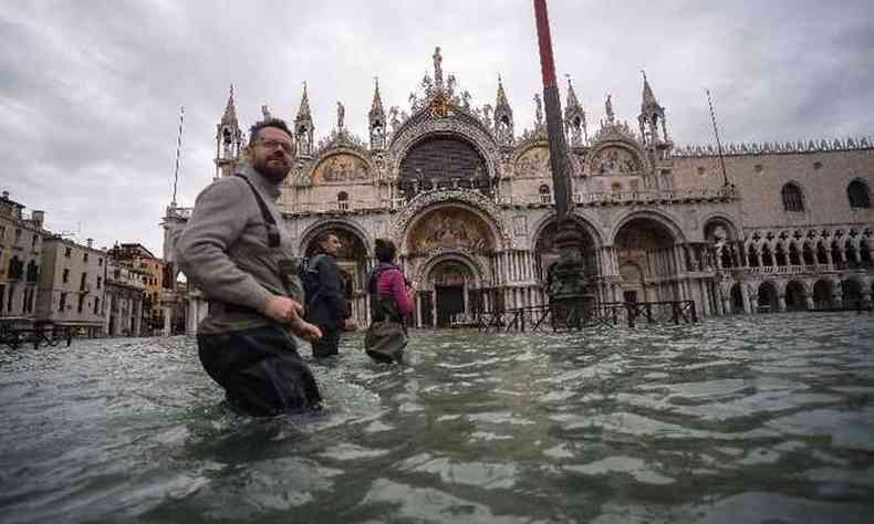 Inundaes so comuns ao longo do ano no Centro da cidade histrica e turstica(foto: Filippo MONTEFORTE / AFP)