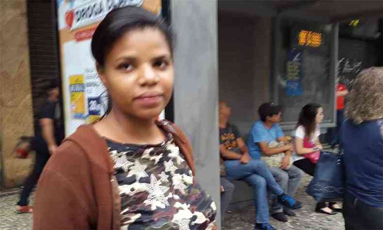 Poliana Gomes, de 19 anos, reclamou do reajuste nesta manh(foto: Paulo Filgueiras/EM/DA Press)