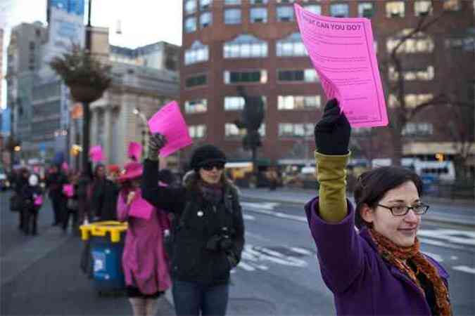 Manifestantes carregavam panfletos na 