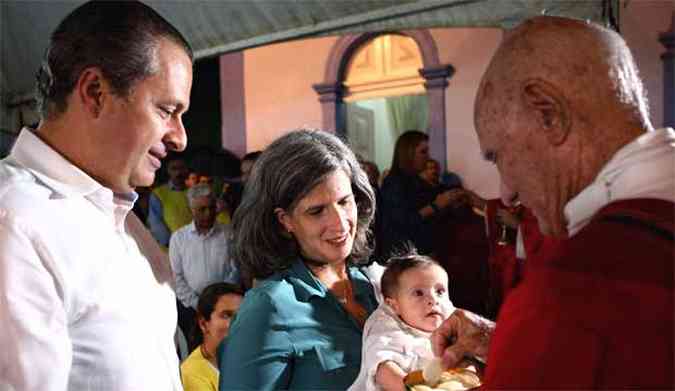 Eduardo Campos e Renata no batizado do filho caula, Miguel(foto: Reproduo Facebook)