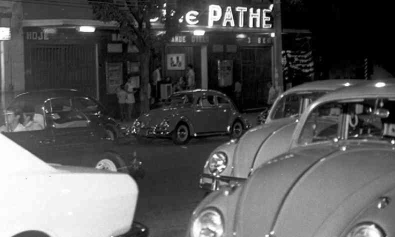 fachada do Cine Pathé, na Savassi, em foto de Belo Horizonte em 1971