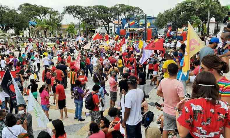Manifestantes reunidos em So Lus (MA) desde cedo para protestar contra o governo Bolsonaro