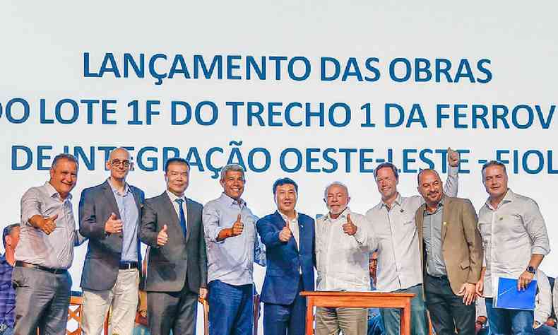 Lula com empresrios durante evento na bahia