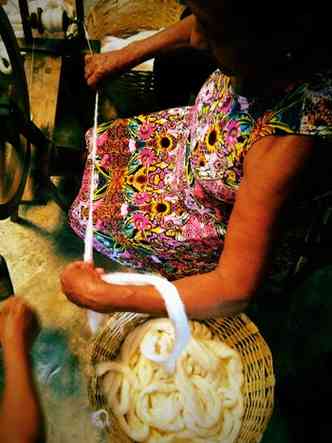 Mulheres fiandeiras em Sagarana, distrito de Arinos: serto contado em histrias