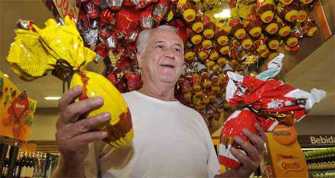 Roberto Coelho deixou para comprar os ovos para a filha e netos na quinta-feira: meta de economia atingida(foto: Juarez Rodrigues/EM/D.A Press)