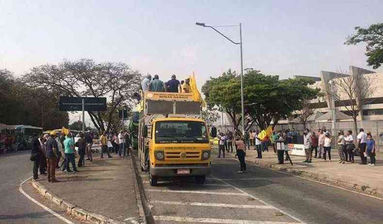 Trabalhadores do transporte rodovirio de Minas Gerais se mobilizaram a favor da sano do PL, nesta quarta-feira (22/9) 