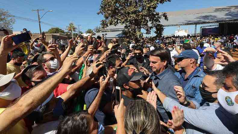Sem mscara, Bolsonaro causou aglomerao em Caldas Novas, Gois(foto: Marcos Corra/PR )