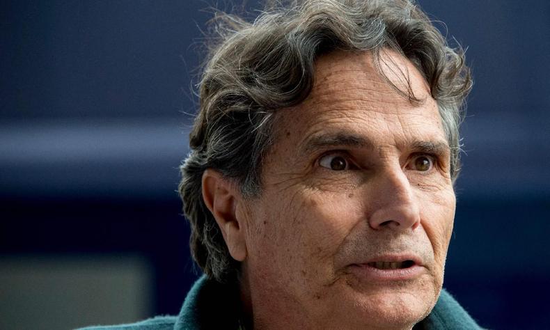 Nesta foto de arquivo tirada em 18 de junho de 2015, o ex-campeo de F1 brasileiro Nelson Piquet conversa no estande de hospitalidade da Red Bull na vspera do Grande Prmio da ustria de Frmula 1 no ringue da Red Bull em Spielberg, na ustria
